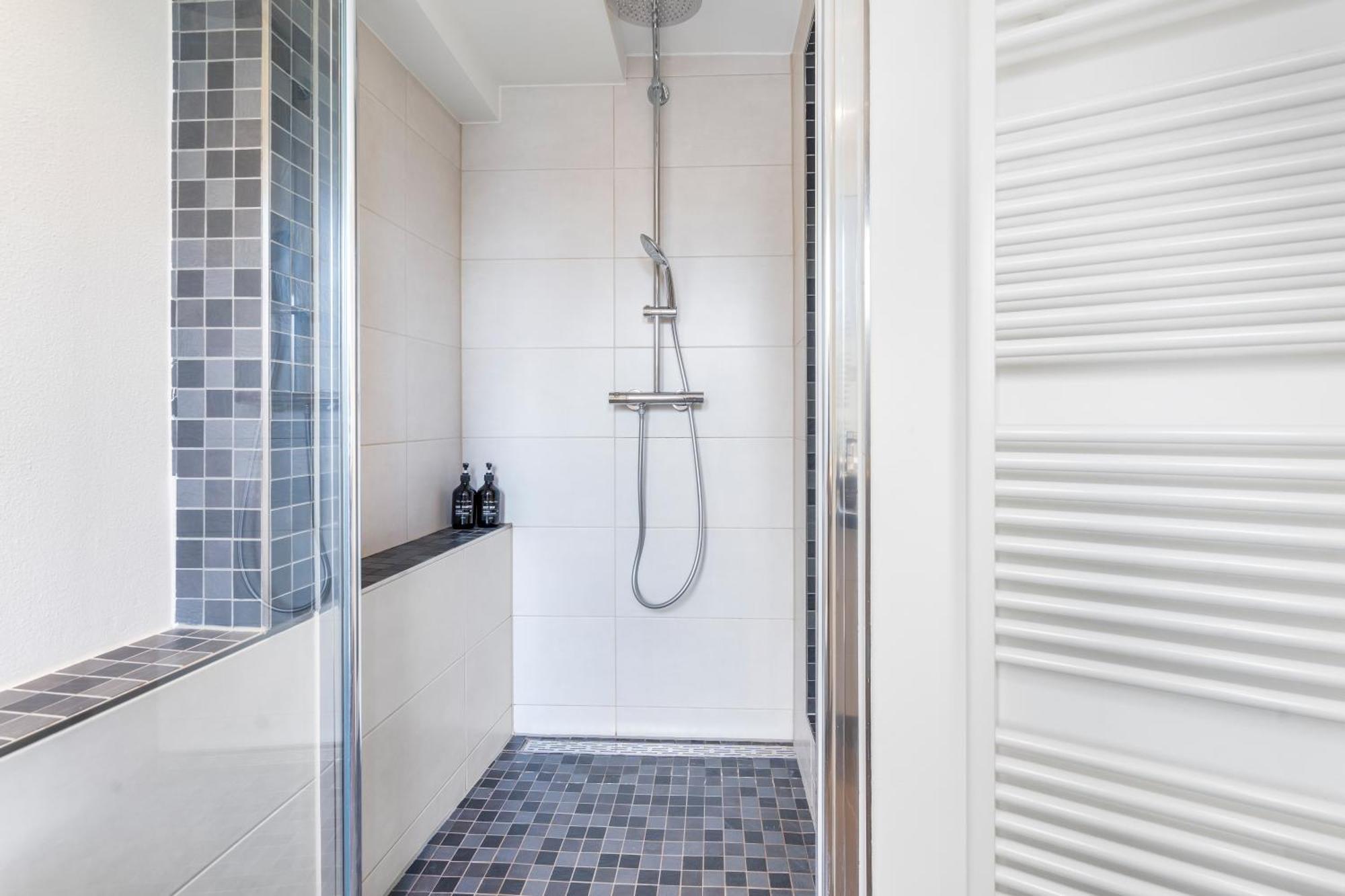 Urban Retreat Apartment - Whirpool - Top Lage Кёльн Экстерьер фото